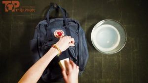 cách làm sạch vải canvas