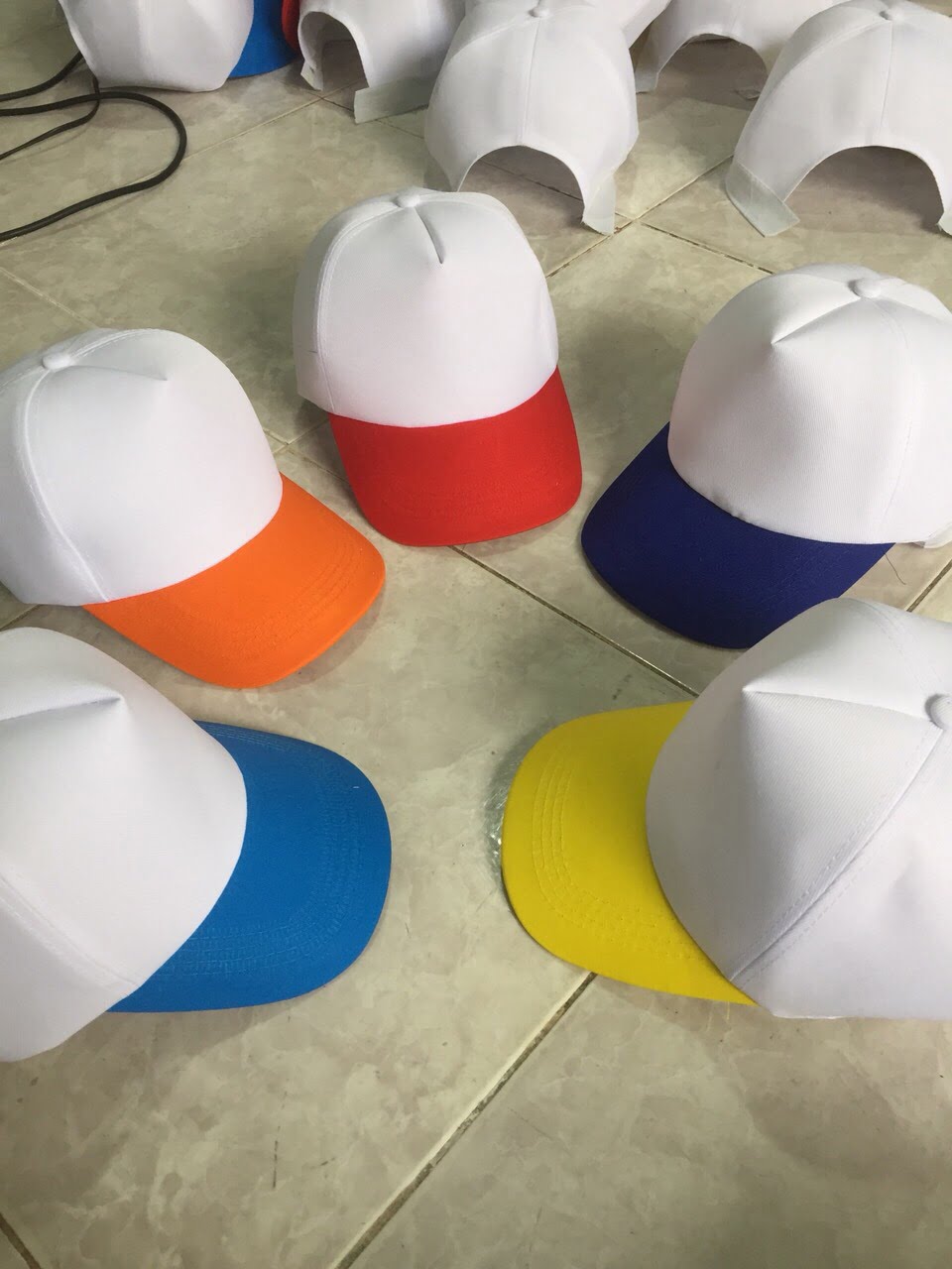 Nón lưỡi trai phối màu theo thương hiệu