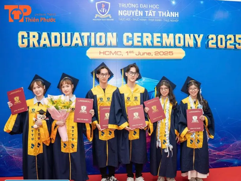 Đồng phục trường đại học Nguyễn Tất Thành Phong Cách, Năng Động 12 Đồng phục tốt nghiệp trường Nguyễn Tất Thành