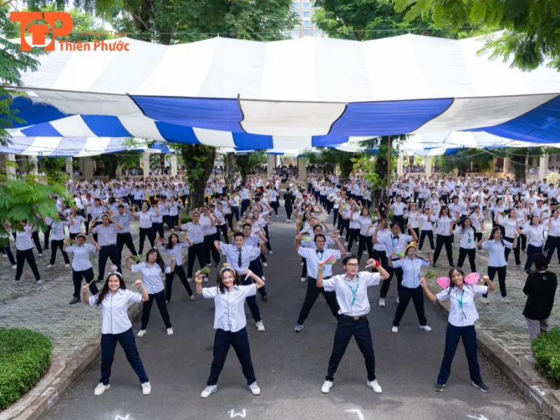 Đồng phục trường THPT chuyên Lê Hồng Phong Quận 5 TPHCM ĐẸP, Tinh tế 10 Áo sơ mi trắng tinh khôi và quần âu/chân váy