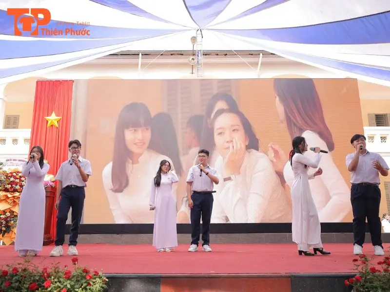 Đồng phục trường THPT chuyên Lê Hồng Phong Quận 5 TPHCM ĐẸP, Tinh tế 11 Tà áo dài trắng thướt tha, duyên dáng đối với nữ sinh