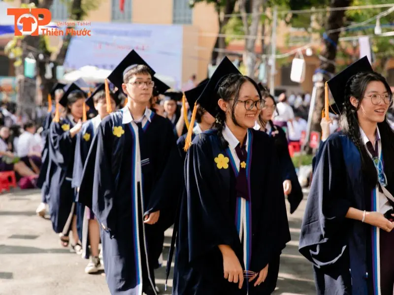 Nét Đẹp Trong Top 5+ Đồng Phục Trường Nguyễn Thị Minh Khai TPHCM 13 Áo đồng phục tốt nghiệp của THPT Minh Khai