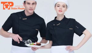 Phối phụ kiện mặc với áo thun đồng phục CÁ TÍNH hợp thời trang