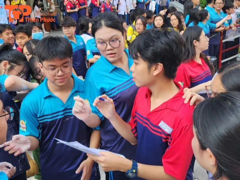 Mẫu Đồng phục trường Bùi Thị Xuân Quận 1 TRẺ TRUNG Thanh lịch 10 Áo thun có cổ/polo năng động có form dáng rộng rãi