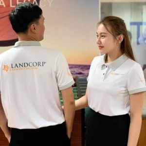 Đồng phục công ty giúp nhận diện thương hệu tốt. 
