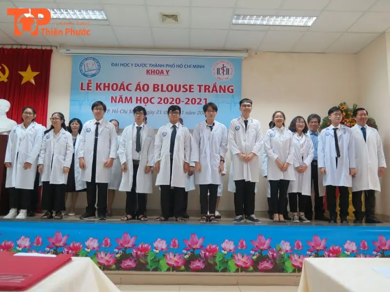Áo Blouse trắng đồng phục trường đại học Y Dược TPHCM