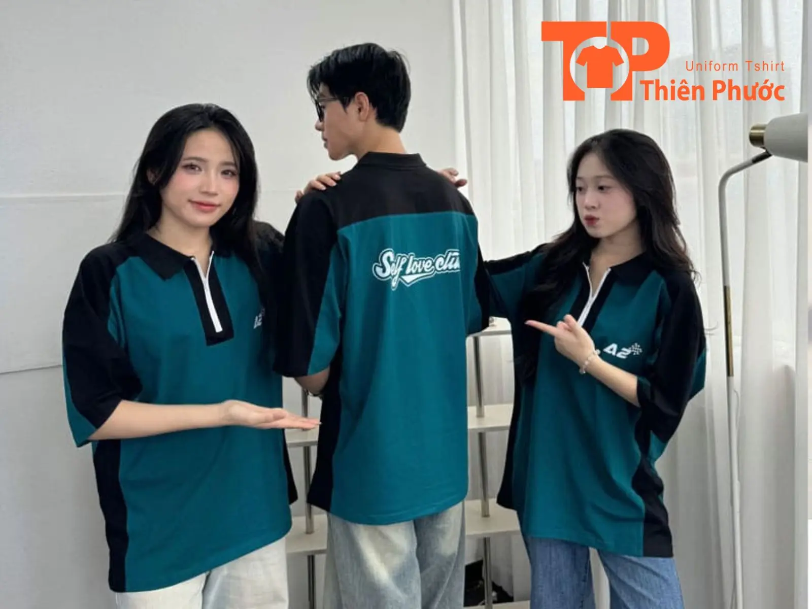 Mẫu áo lớp theo phong cách retro, tối giản với tone màu xanh đen