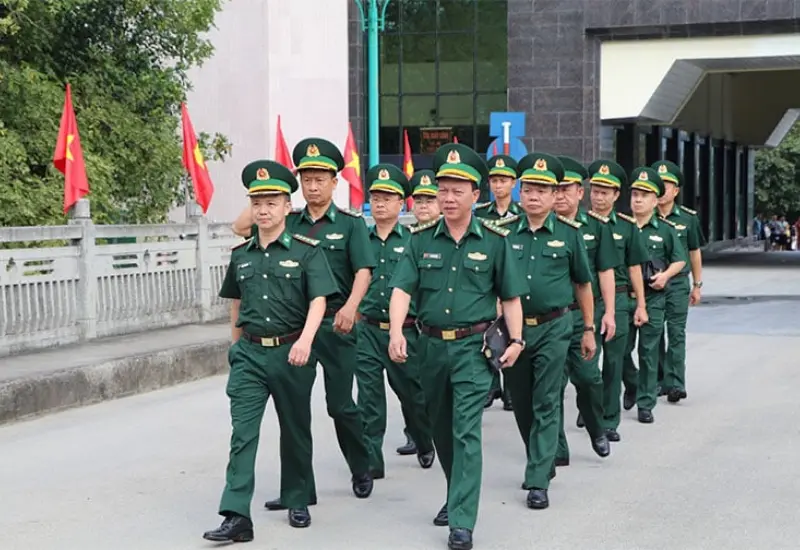 Các loại quân phục Việt Nam – Phân loại và số lượng mẫu 10 Quân phục Biên phòng với màu sắc đặc trưng, chú trọng tính bền bỉ và dễ nhận diện.