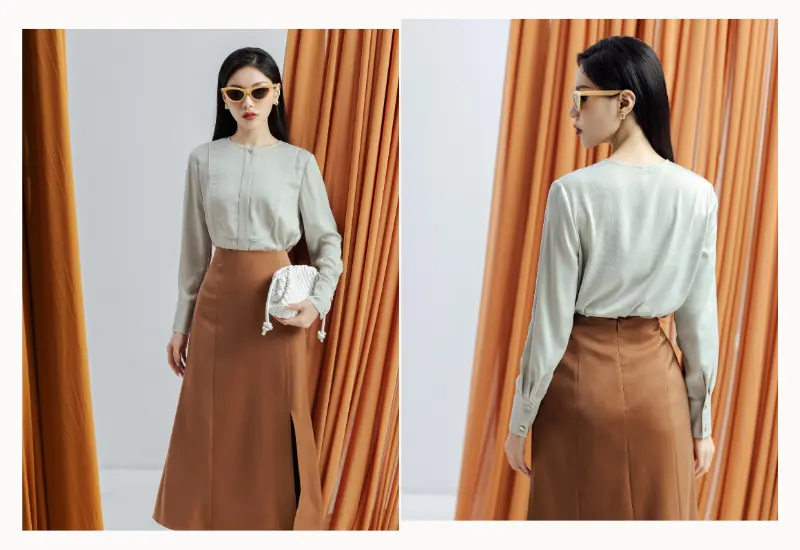 Cảm giác sang trọng, thoải mái với áo sơ mi cổ tròn chất liệu lụa mềm mại.