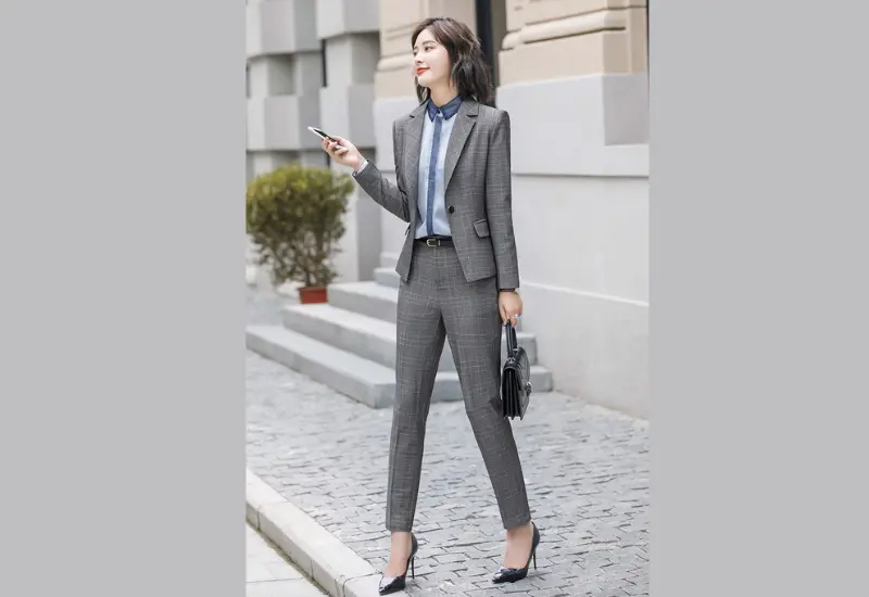 Những kiểu áo vest nữ đẹp nhất 2026 – Thanh lịch, sang trọng 44 Áo vest dễ dàng phối hợp với nhiều loại trang phục khác nhau.
