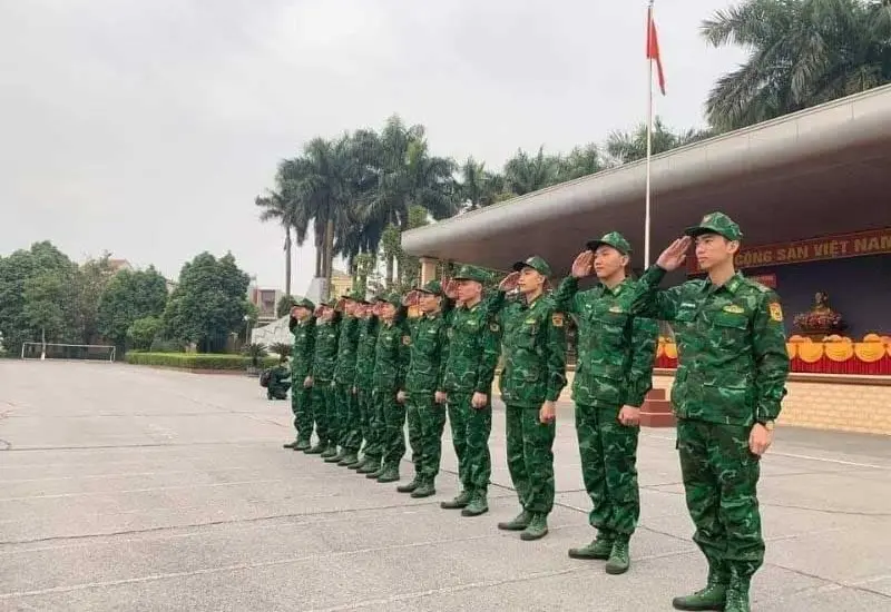 Chiến sĩ biên phòng được trang bị nhiều loại quân phục và phụ kiện, phù hợp với từng nhiệm vụ và điều kiện tác chiến.