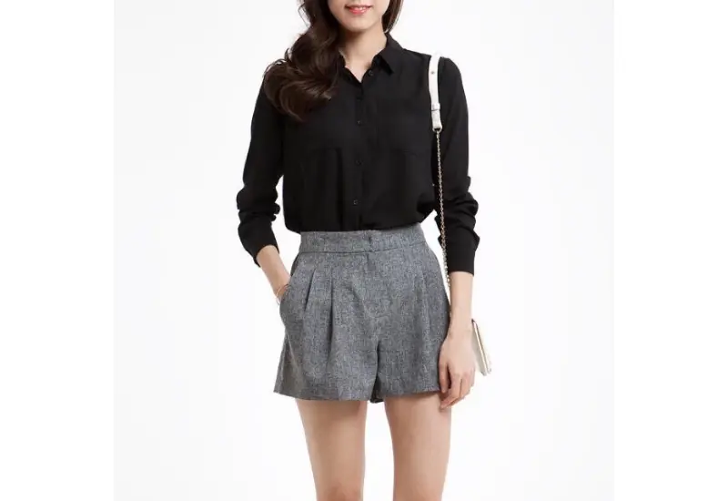 Sơ mi đen phối quần gì nữ – gợi ý mix & match thanh lịch và thời thượng 15 Phối sơ mi đen với chân váy giúp bạn trông dịu dàng và nữ tính hơn.