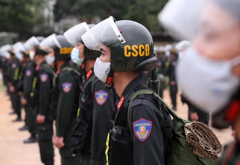 trang phục cảnh sát cơ động