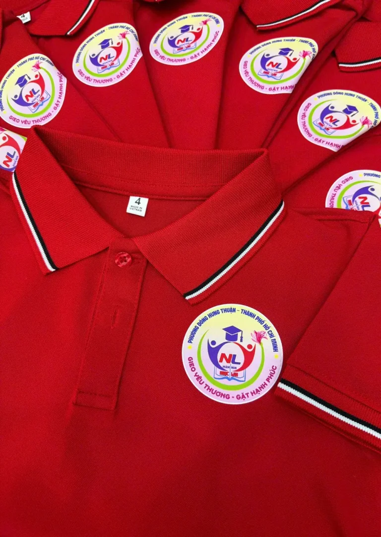 In Decal Lên Áo: Decal Màu Đa Sắc, Decal Cắt & Ứng Dụng Cho Áo Đồng Phục 21 Decal màu logo tròn trên áo polo đỏ – Đồng Phục Thiên Phước